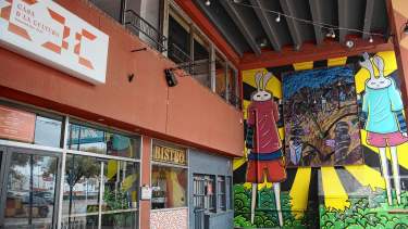 La sede de Casa de la Cultura en calle 9 de Julio se vestirá de fiesta hasta el domingo 11, en Roca - Foto: Juan Thomes. 