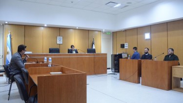 El accidente ocurrió en calle Gelonch de Roca. Federico Naguil murió tras impactar su cabeza contra el asfalto. Foto Andrés Maripe.
