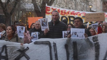 Familiares de Julián Dobra siguen marchando por justicia en Roca, mientras la causa avanza con cinco personas imputadas. Foto Andrés Maripe.