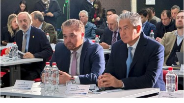 Figueroa organiza una cumbre binacional e invitó a seis gobernadores de regiones chilenas