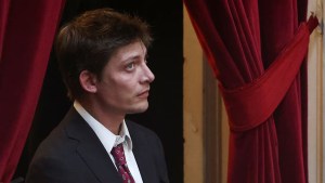 Más fondos para el área de Santiago Caputo: con un cambio al presupuesto 2025, le darán $25.250 millones a la SIDE para armas