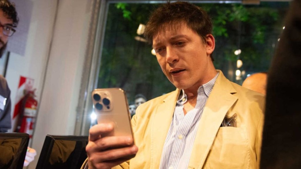 Quién es Santiago Caputo y por qué es señalado como el «monje negro» de  Javier Milei - Diario Río Negro