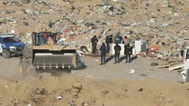 El hombre y su hijo frecuentaban el predio en busca de materiales reciclables para subsistir. Foto: Tamara Moreno / La Opinión Austral.