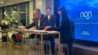 El Gobernador Rolando Figueroa firmó la renovación del acuerdo. 