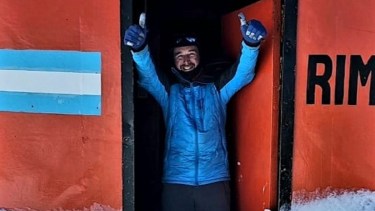 Cristian Soto, guia de montaña en el refugio militar. Foto: Gentileza. 