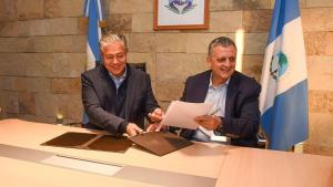 Becas en Neuquén: YPF extiende por tres años su aporte al programa Gregorio Álvarez