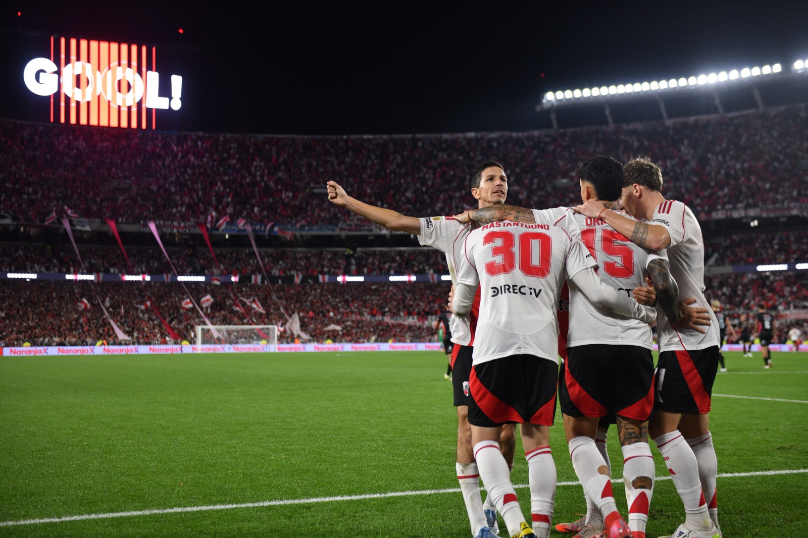 River venció 3 a 0 a Barracas Central y pasó a cuartos de final