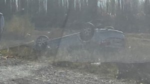 Vuelco en Ruta 151: una mujer de Neuquén y su hija hospitalizadas por una carga que se desprendió