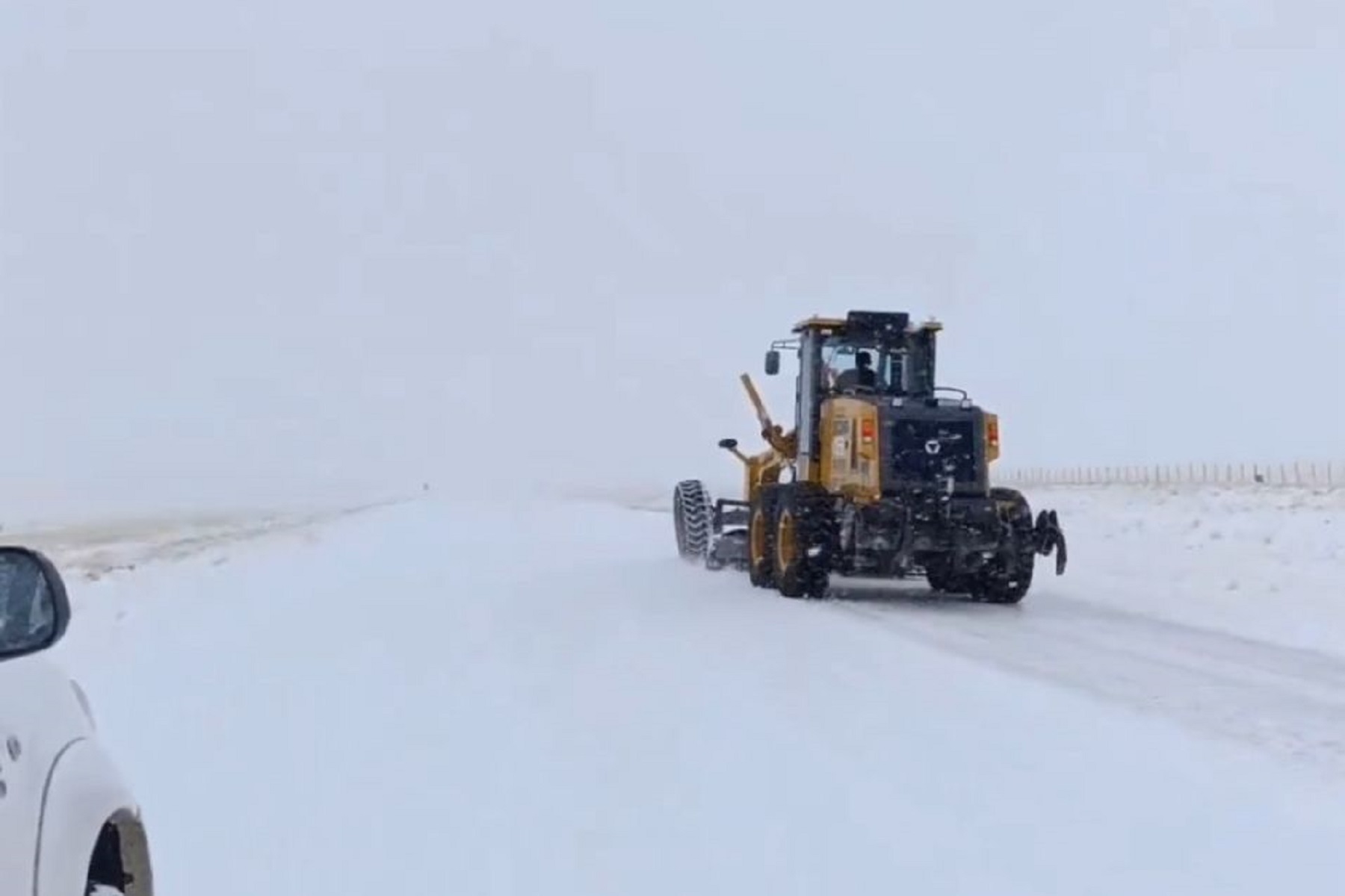 Corte total en la Ruta 40 austral: la nieve bloquea el paso a uno de ...