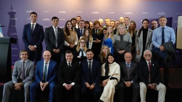 Javier Milei explicó a diputados libertarios el proyecto que blinda el blanqueo del dólar colchón. (Foto Presidencia)