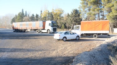 Las maniobras peligrosas abundan en el cruce de Ruta 22 y Damas Patricias.