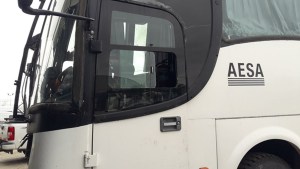 Sacó un arma y le disparó a un colectivo con trabajadores petroleros sobre la Ruta 7 en Vista Alegre