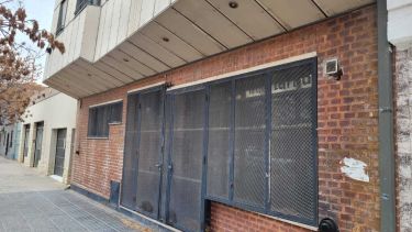 El edificio está ubicado sobre la calle Roca 870. Foto: Gentileza. 