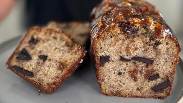 Budín de banana acaramelado: fácil, esponjoso y adictivo