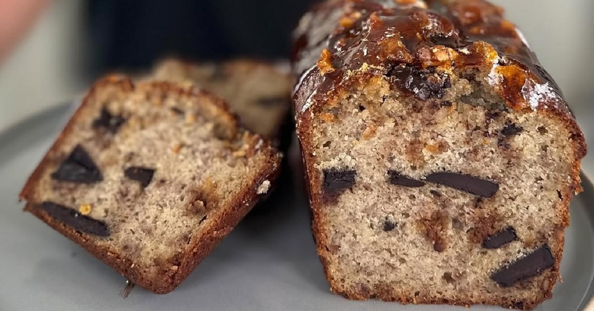 Budín de banana acaramelado: fácil, esponjoso y adictivo