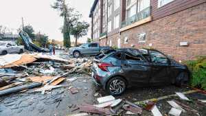En imágenes: dramáticas postales del día después del tornado en Puerto Varas, al sur de Chile