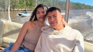 Claudio Echeverri y su novia 