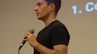 Para Ferrini, los próximos cinco años separarán a quienes entiendan esa lógica de quienes solo están en redes porque "hay que estar".