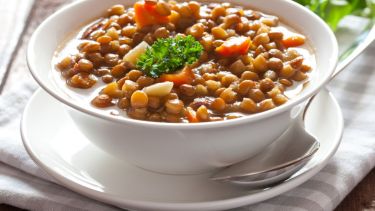 Alto guiso: la infalible receta de Paulina Cocina para que el guiso de lentejas quede perfecto