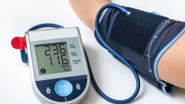 En su columna de salud en RÍO NEGRO RADIO, la médica cardióloga Sonia Costantini entrevistó a la Dra. Marcela Tripolone, referente nacional en enfermedades crónicas. Las claves para prevenir y controlar la presión arterial alta.