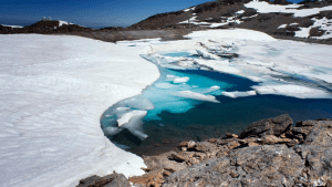 Rescataron a 22 personas en un glaciar de Chile muy cerca de Neuquén: se habían extraviado por las fuertes lluvias