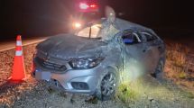 Imagen de Fuerte vuelco en Ruta 2: dos personas radicadas en Neuquén fueron hospitalizadas en San Antonio Oeste