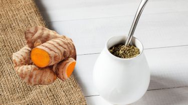 Más allá de sus efectos en el cuerpo, el ritual del mate permite conectarse, hacer una pausa y activar con otro ritmo. Sumarle estas combinaciones convierte esa pausa en un momento que también cuida la salud.

