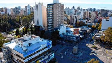Quieren que los bomberos que combaten incendios en la ciudad, lleguen a los siniestros en altura (foto Matías Subat)