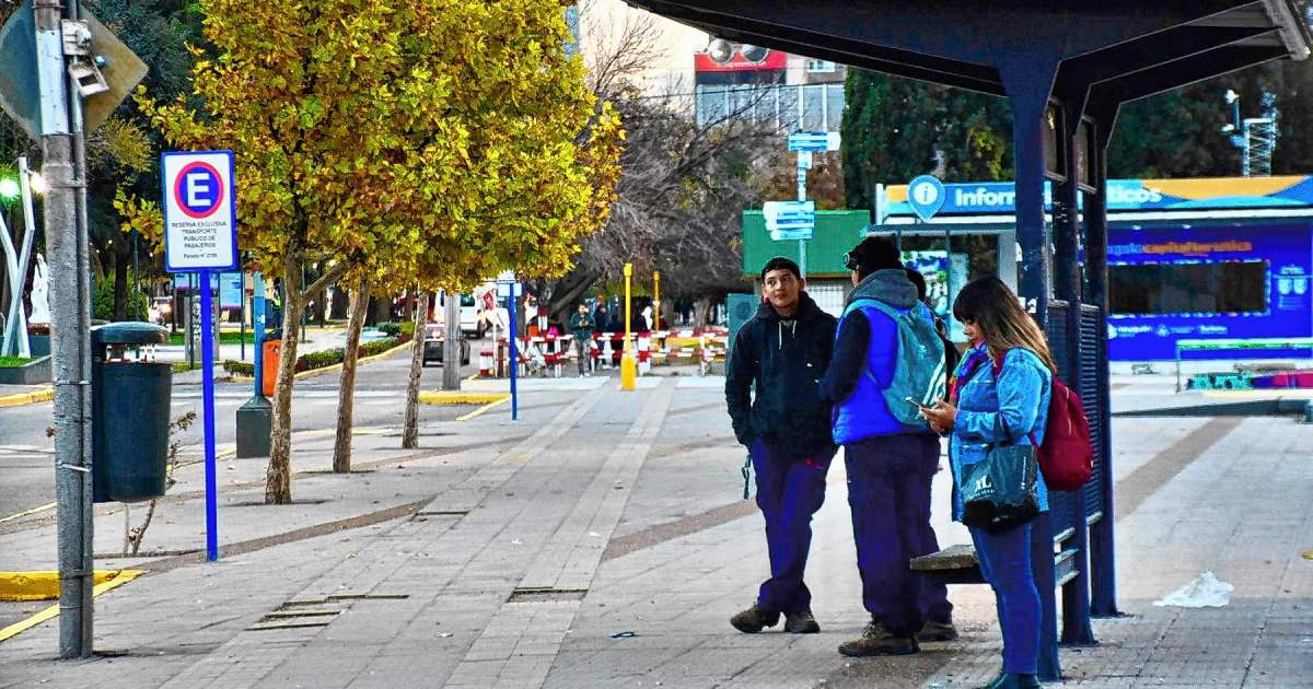 En 10 fotos, así se vive el paro de colectivos en Neuquén y Río Negro ...
