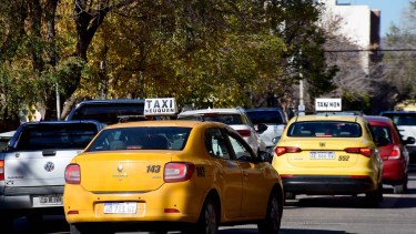 La aplicación Nqn Taxi para contratar a los taxis desde el celular será similar a la de UBER o DiDi, que todavía no se autorizan en Neuquén (foto Matías Subat)