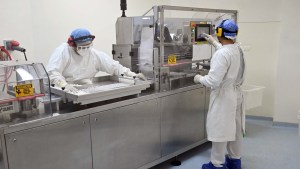 La Organización Panamericana de la Salud recorre el laboratorio de medicamentos de Río Negro