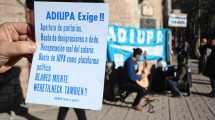 Imagen de Adiupa llevó su protesta al centro de Roca por salarios y la regularización docente en el instituto de las artes