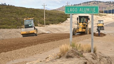 La Ruta 23 se está asfaltando por tramos en Neuquén. Foto: Alejandro Carnevale.