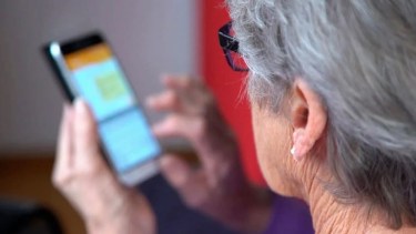 Es fundamental fortalecer el vínculo de los adultos mayores con la tecnología - Foto: Gentileza.