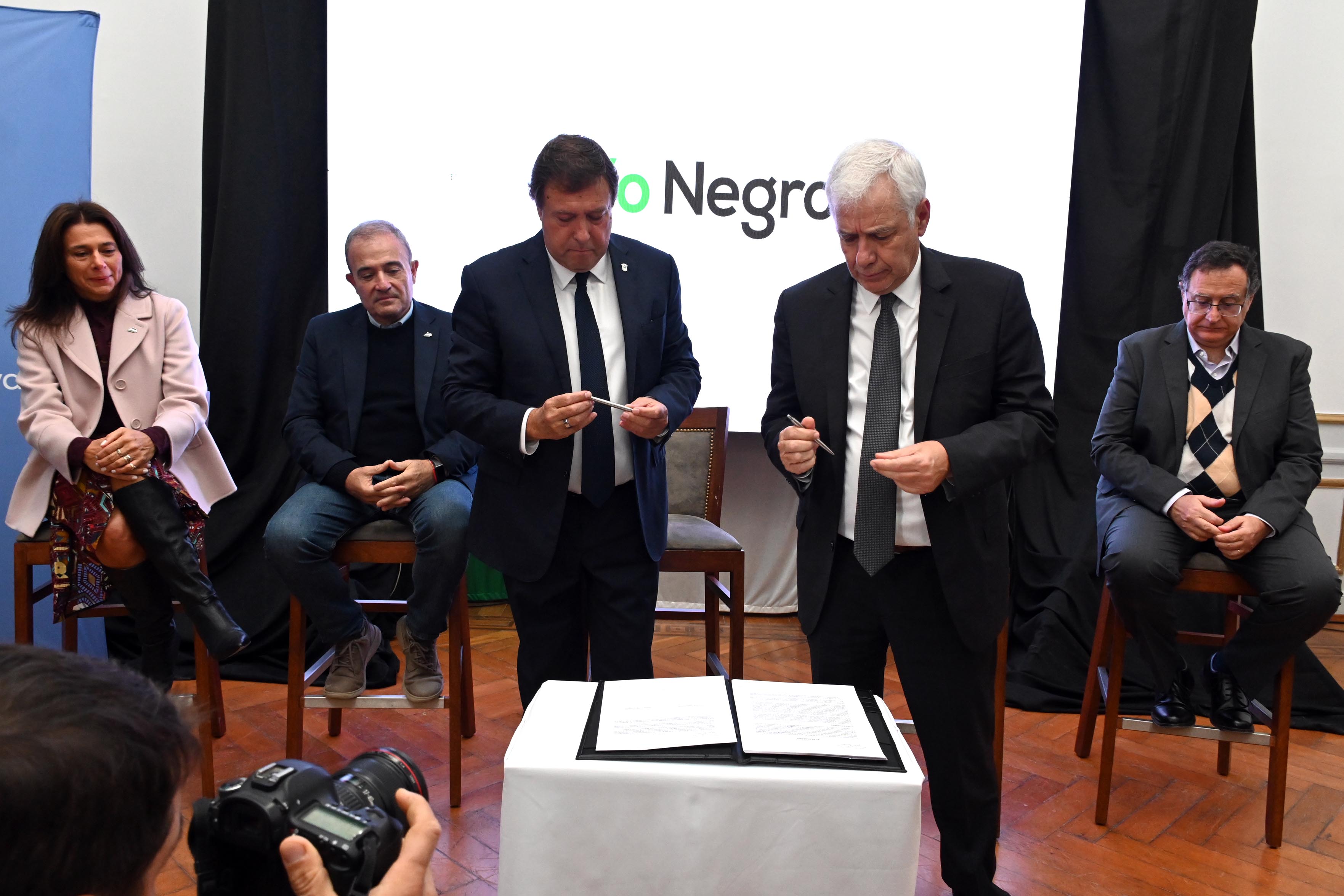 En Río Negro el acuerdo por el oleoducto llega a la Legislatura