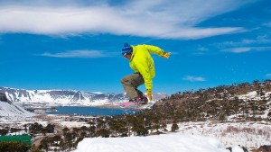 Esquiar en Caviahue en vacaciones de invierno: nieve, relax y aventura al pie del volcán
