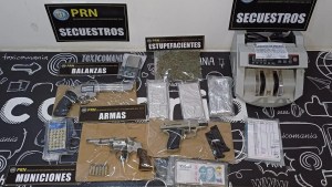 Allanamientos por narcomenudeo en Roca: secuestraron armas, droga y dinero en cinco casas
