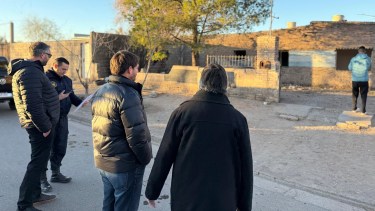 Video | Demolieron otro aguantadero de Cipolletti: «Acá había venta de droga», dijo Buteler