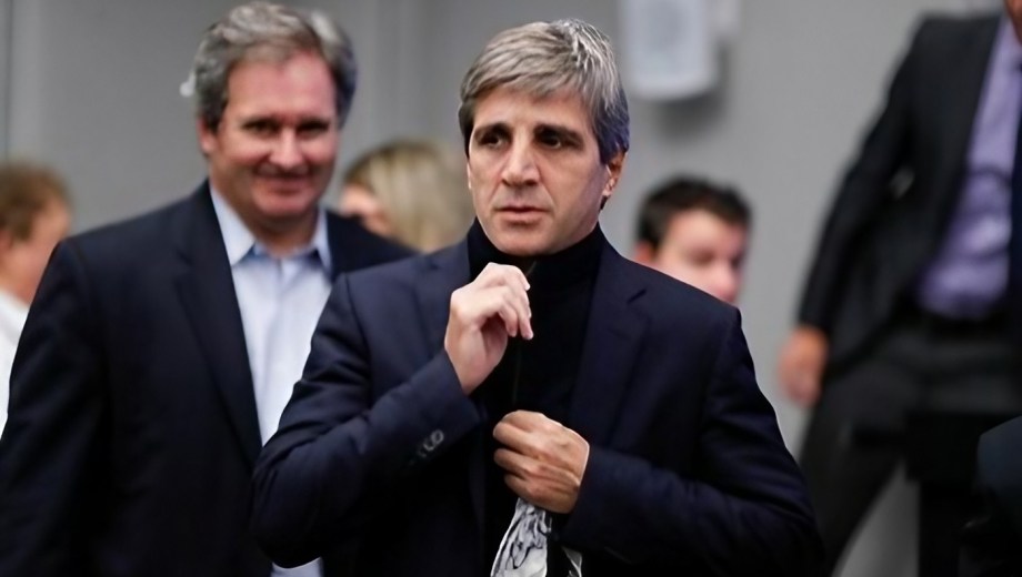 Luis Caputo aceleró el proceso para que los organismos públicos inviertan sus excedentes presupuestarios en bonos.