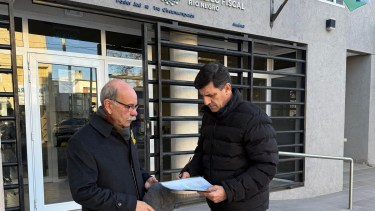 Frugoni y Acevedo presentaron la denuncia por los radares de Conesa en la fiscalía de Viedma. Gentileza.