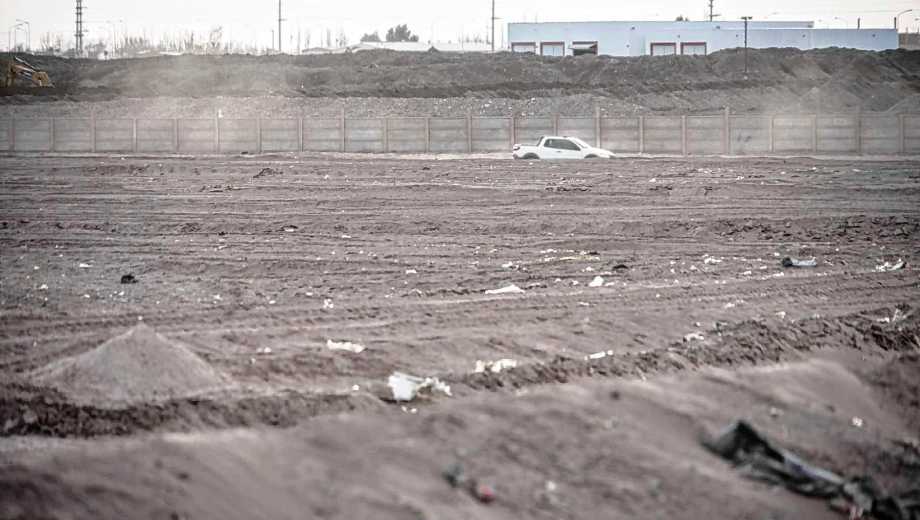 Comarsa avanzó con sus residuos no tratados sobre terrenos diagramados para urbanizar (foto archivo Cecilia Maletti) 
