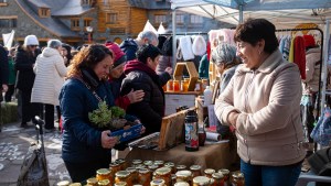 Grito de defensa del INTA, con una feria de productores en el Centro Cívico de Bariloche