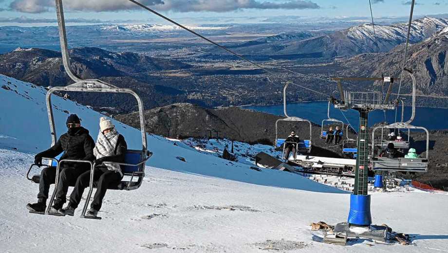 Por falta de nieve, la concesionaria del cerro Catedral sondea con el municipio adelantar el cierre