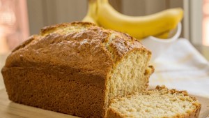 Cómo hacer un budín esponjoso sin harina, con banana, huevo y avena