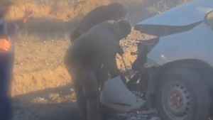 Fuerte choque entre dos camionetas en la Ruta 8 de Neuquén, cerca de El Chañar