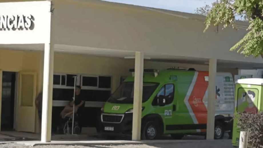 Un hombre grave tras quedar atrapado en un incendio en Roca. Foto: Juan Thomes.