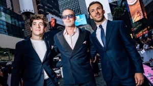 Franco Colapinto y Brad Pitt posaron para las cámaras en la premiere de la película “F1″ 