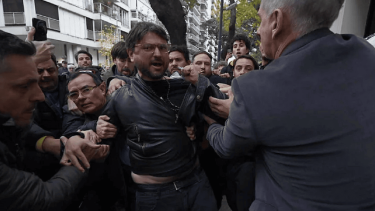 Tensión por el cierre del Instituto Perón: detienen a Grabois durante una protesta. Foto: Noticias Argentinas.

