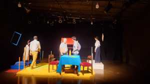 Teatro | «Una familia como la nuestra»: manual para sobrevivir(la)