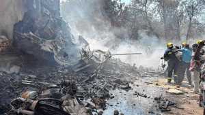 En fotos y videos, así se estrelló en India el avión que iba con 242 personas a bordo: no descartan más víctimas